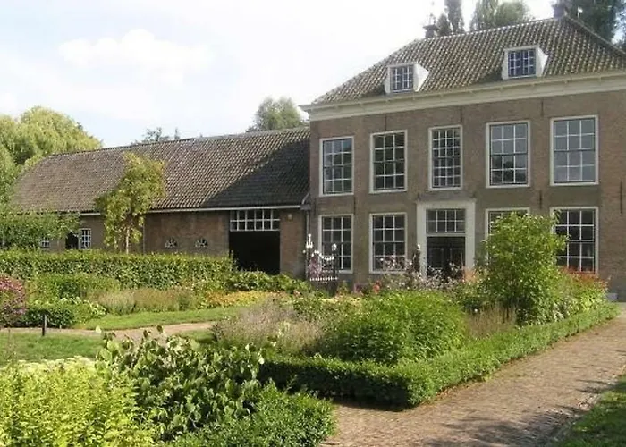 Casa de Férias Cosy & Natural Cottage With Fireplace And Garden